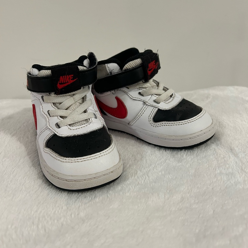 Nike Black and Red Sneakers Classic High-Top Design